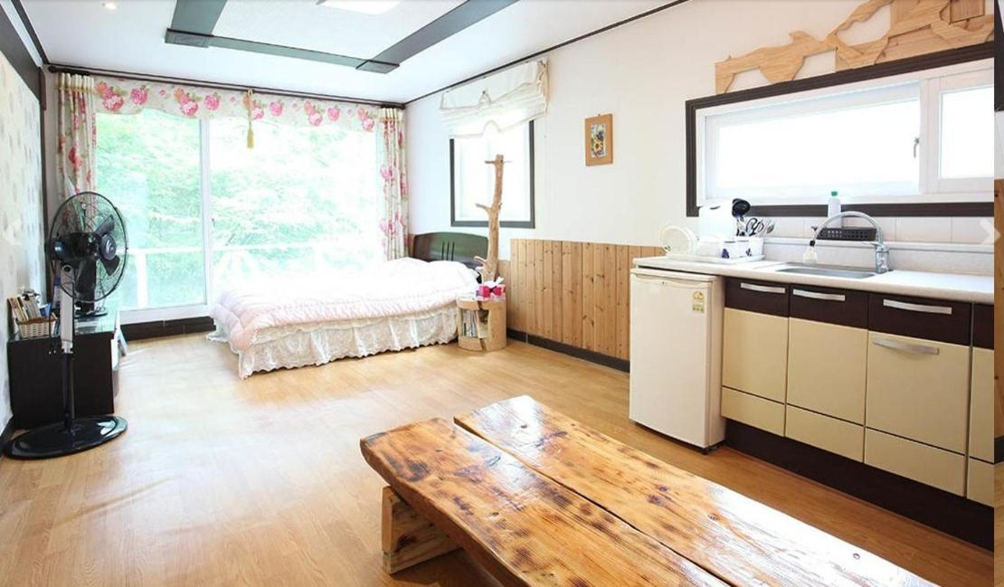 יאנגיאנג Blue Sky Milky Way Pension מראה חיצוני תמונה